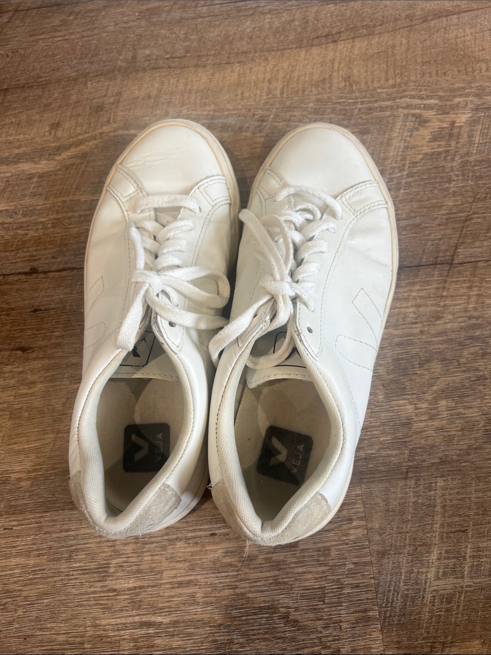 Veja Off-White Leather Low-Top Sneakers
